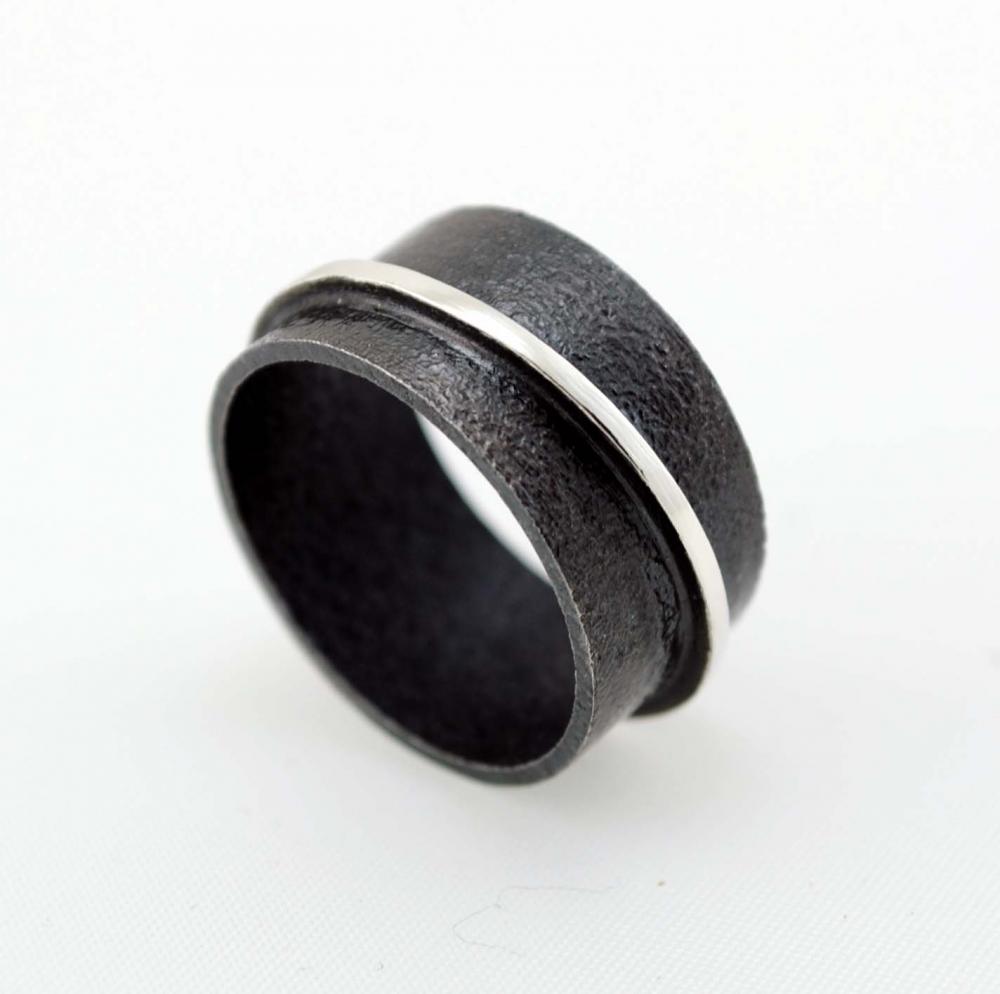 Oxidized - Texturized Sterling Silver Band Ring - Wedding Band. Black And White. Orbita Ring. Unisex. Handmade By Maria Goti Joyas.